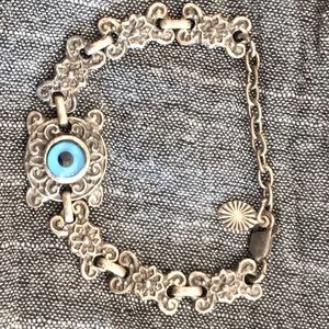 Eye bracelet